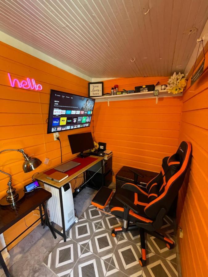 Giggling Creek Cottage - Bedjet! King Sized! Gazebo, 45 Acres, Arcades, Nintendo, More Henry Extérieur photo