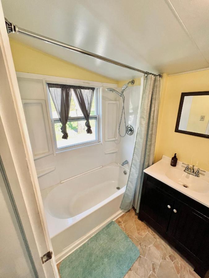 Giggling Creek Cottage - Bedjet! King Sized! Gazebo, 45 Acres, Arcades, Nintendo, More Henry Extérieur photo