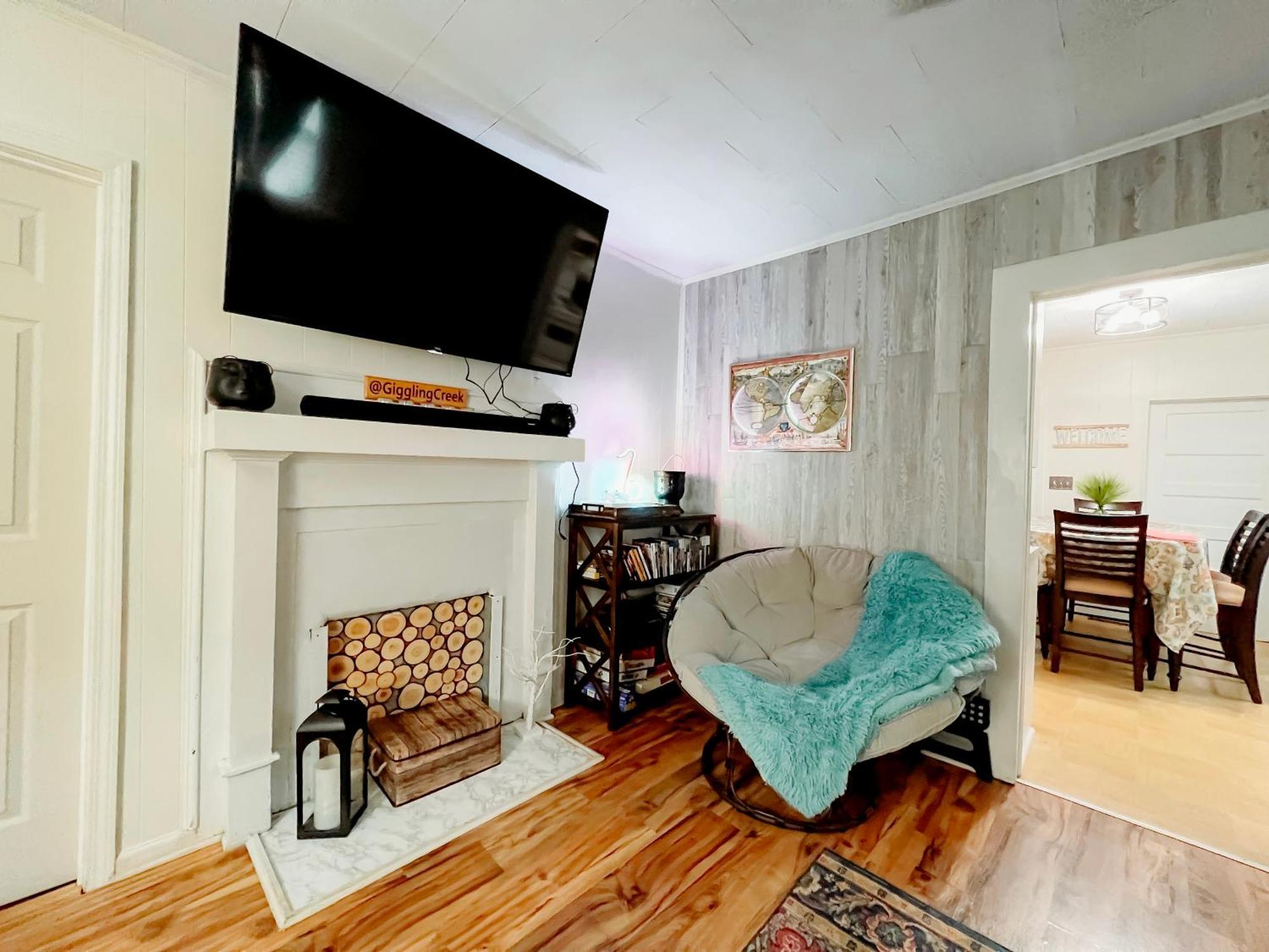 Giggling Creek Cottage - Bedjet! King Sized! Gazebo, 45 Acres, Arcades, Nintendo, More Henry Extérieur photo