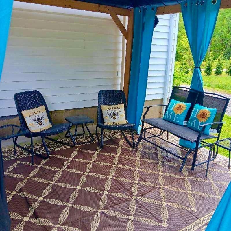 Giggling Creek Cottage - Bedjet! King Sized! Gazebo, 45 Acres, Arcades, Nintendo, More Henry Extérieur photo