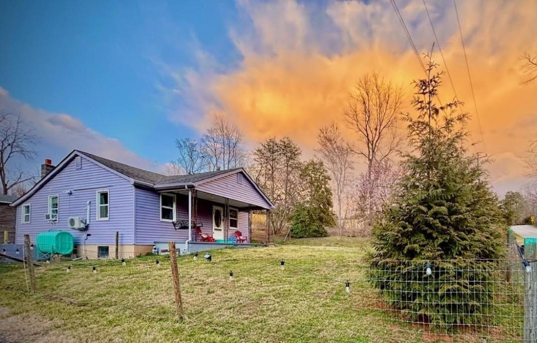 Giggling Creek Cottage - Bedjet! King Sized! Gazebo, 45 Acres, Arcades, Nintendo, More Henry Extérieur photo